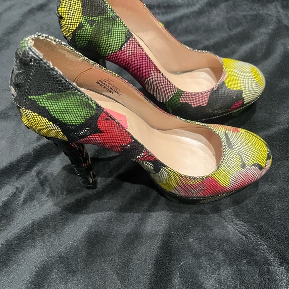 Betsy Johnson Heels - Picture 2 of 6